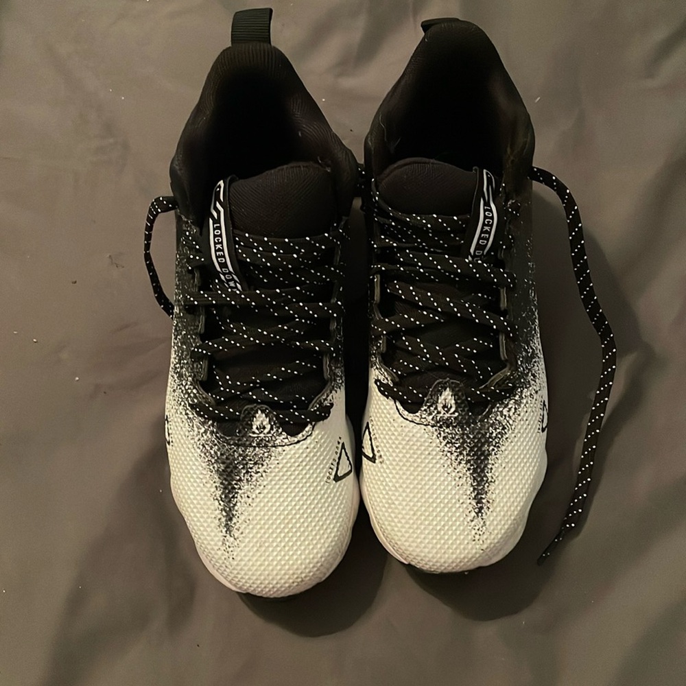 Under Armour Football cleats size 3Y